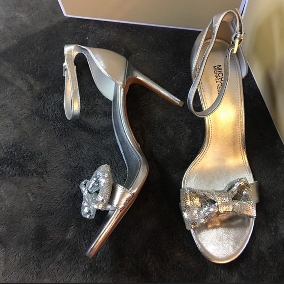 Michael Kors Paris Silver Sandals NEW in box - Picture 3 of 7